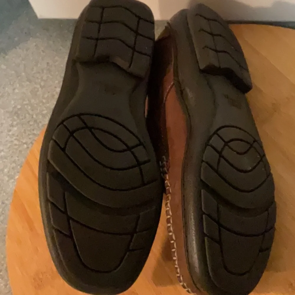 Gently used boys, leather hush puppy shoes, size 6 1/2 medium